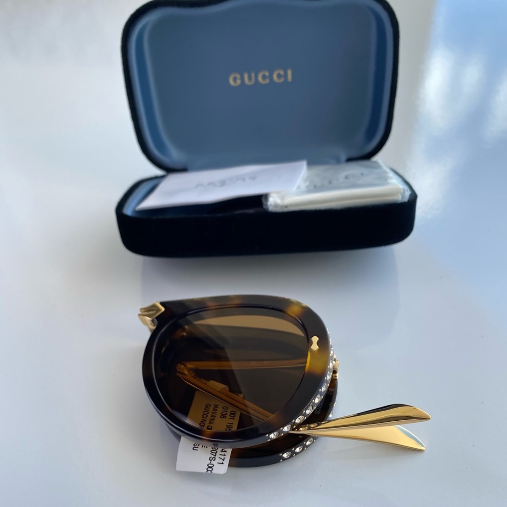 Authentic Gucci Elegant Tortoise Shell Sunglasses with Gold Accents - Picture 15 of 15